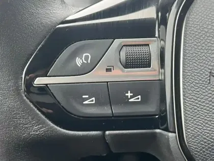 Photo 10 Peugeot 208  1.5 BlueHDi 100ch S&S Active