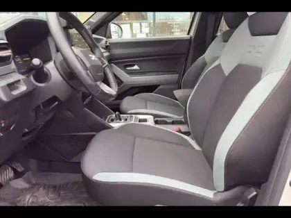 Photo 9 Dacia Duster  1.6 hybrid 140ch Extreme