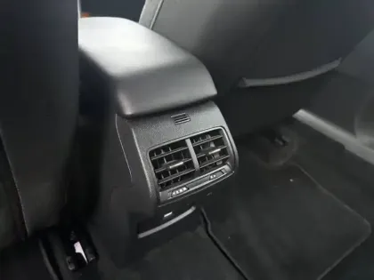 Photo 12 Citroën C4  BlueHDi 130ch S&S Feel Pack Business EAT8