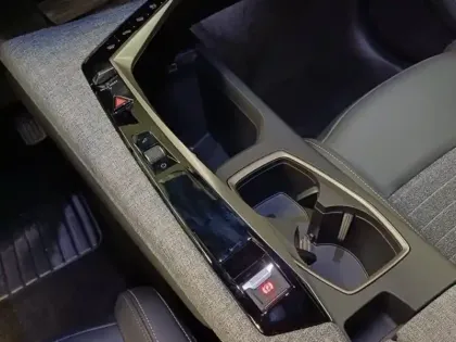 Photo 12 Peugeot 3008  1.2 Hybrid 145ch Allure e-DCS6