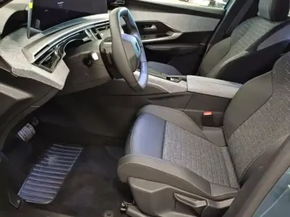 Photo 8 Peugeot 3008  1.2 Hybrid 145ch Allure e-DCS6