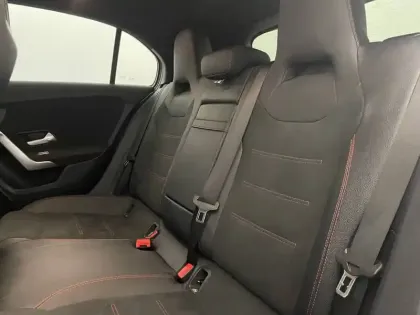 Photo 15 Mercedes Classe A  200 d 8G-DCT