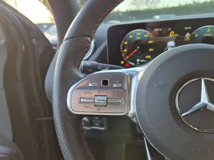 Photo 14 Mercedes GLA  200 d 8G-DCT