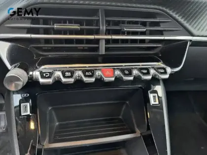 Photo 16 Peugeot 2008  PureTech 130 S&S EAT8