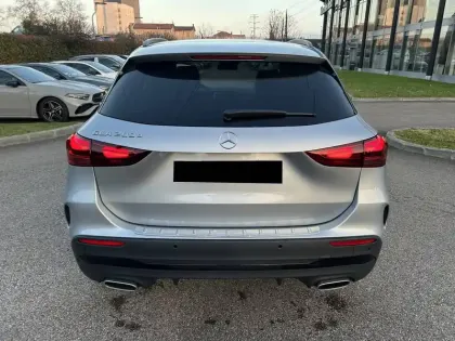 Photo 14 Mercedes GLA  200 d 8G-DCT