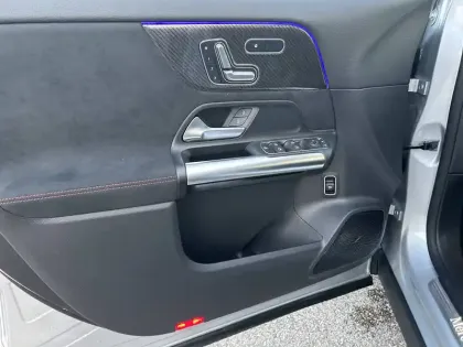 Photo 10 Mercedes GLA  200 d 8G-DCT