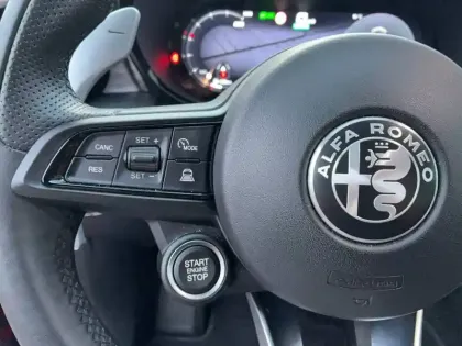 Photo 14 Alfa Romeo Tonale  1.3 Hybride Rechargeable PHEV 280ch AT6 e-Q4