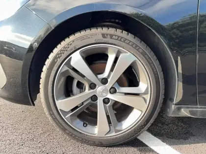 Photo 8 Peugeot 308  1.2 PureTech 130ch S&S BVM6 EU6