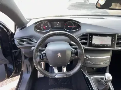 Photo 12 Peugeot 308  1.2 PureTech 130ch S&S BVM6 EU6