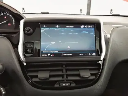 Photo 14 Peugeot 208  PureTech 110ch S&S BVM6