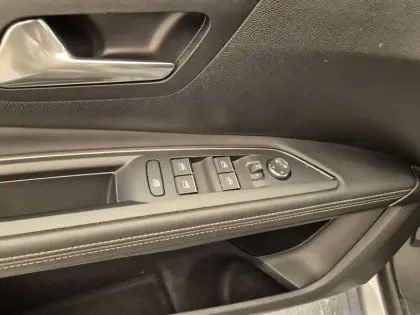 Photo 23 Peugeot 5008  PureTech 130ch S&S EAT8