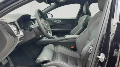 Photo 11 Volvo V60  T6 AWD Hybride Rechargeable 253 ch + 145 ch Geartronic 8