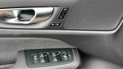 Photo 23 Volvo V60  T6 AWD Hybride Rechargeable 253 ch + 145 ch Geartronic 8