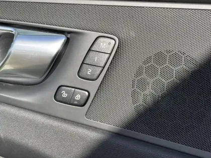 Photo 16 Volvo Xc60  T6 AWD Hybride rechargeable 253 ch+145 ch Geartronic 8