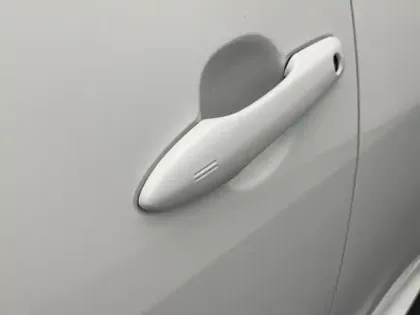 Photo 21 Toyota Yaris Hybride 116h Dynamic