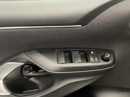 Photo 18 Toyota Yaris Hybride 116h Dynamic