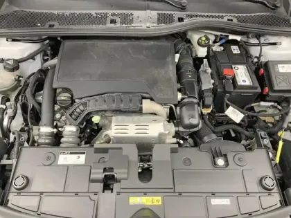 Photo 6 Citroën C4  PureTech 130 S&S EAT8 Shine