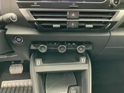 Photo 12 Citroën C4  PureTech 130 S&S EAT8 Shine