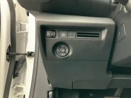 Photo 16 Citroën C4  PureTech 130 S&S EAT8 Shine