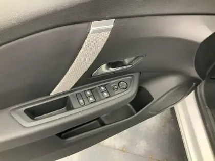 Photo 19 Citroën C4  PureTech 130 S&S EAT8 Shine