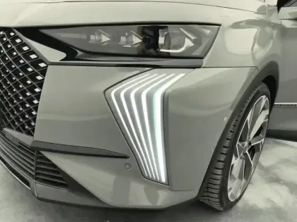 Photo 13 DS DS 7  Hybride Rechargeable E-Tense 360 EAT8 4x4 La Premiere