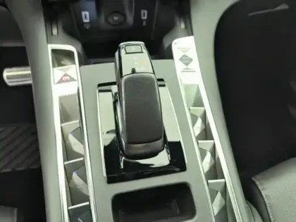 Photo 23 DS DS 7  Hybride Rechargeable E-Tense 360 EAT8 4x4 La Premiere