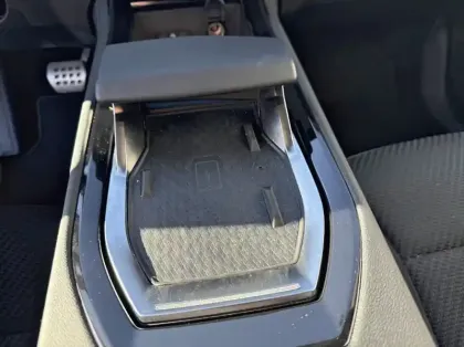 Photo 18 Renault Austral 1.2 E-Tech full hybrid 200ch Techno esprit Alpine - 24