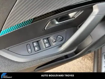 Photo 14 Peugeot 2008  1.2 PureTech 100ch S&S Style