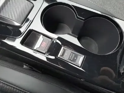 Photo 14 Peugeot 2008  1.2 Hybrid 136ch Allure e-DCS6