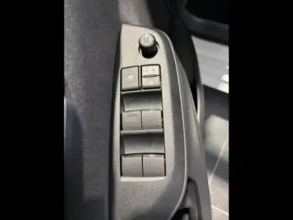 Photo 13 Toyota Yaris  116h Design 5p MC24