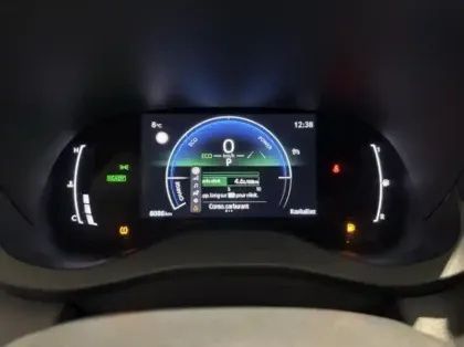 Photo 7 Toyota Yaris  116h Design 5p MC24