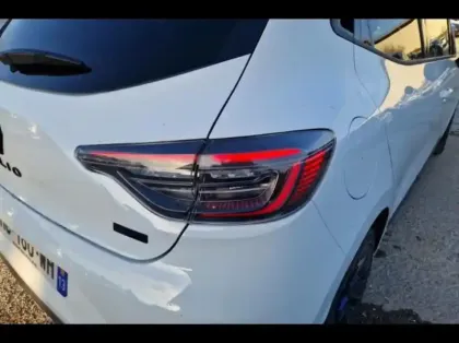 Photo 13 Renault Clio  1.6 E-Tech 145ch full hybrid esprit Alpine - 24