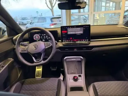 Photo 9 Volkswagen T-roc  1.5 eTSI 150ch R-Line DSG7