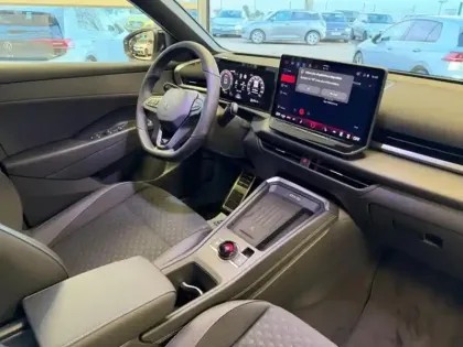 Photo 11 Volkswagen T-roc  1.5 eTSI 150ch R-Line DSG7