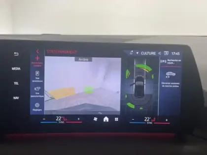 Photo 14 BMW Serie 1 Série 1 116A 122ch M Sport Design DKG7