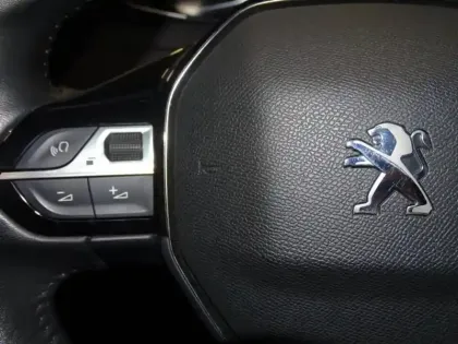 Photo 11 Peugeot 208  1.2 PureTech 100ch S&S Style 118g