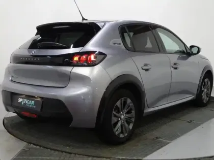 Photo 5 Peugeot 208  e- 136ch Style