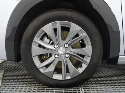 Photo 10 Peugeot 208  e- 136ch Style