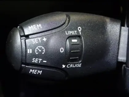 Photo 14 Peugeot 208  e- 136ch Style