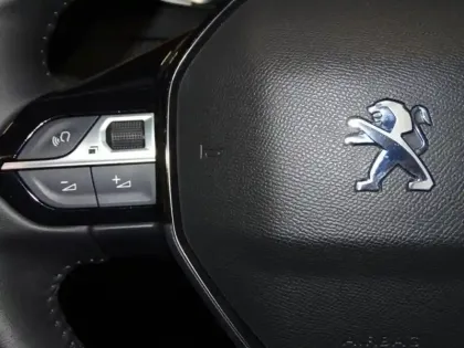 Photo 12 Peugeot 208  e- 136ch Style