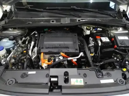 Photo 11 Peugeot 208  e- 136ch Style