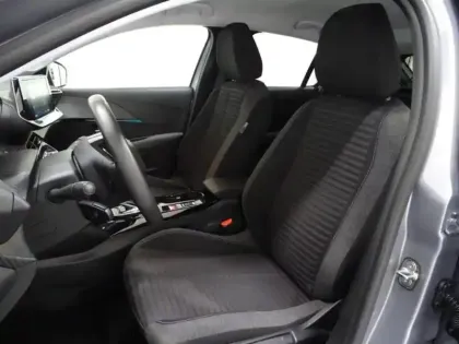 Photo 8 Peugeot 208  e- 136ch Style