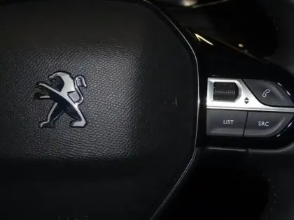 Photo 13 Peugeot 208  e- 136ch Style