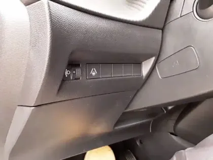 Photo 61 Peugeot 2008  Hybrid 145 e-DCS6