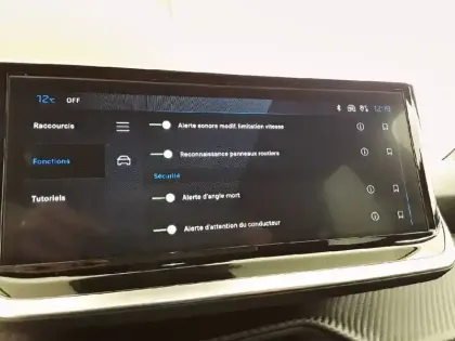 Photo 21 Peugeot 2008  Hybrid 145 e-DCS6