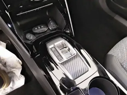 Photo 87 Peugeot 2008  Hybrid 145 e-DCS6