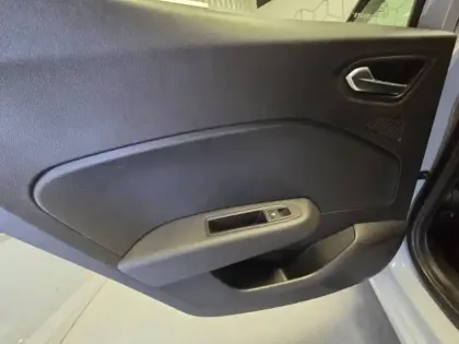 Photo 22 Renault Clio  E-Tech full hybrid 145