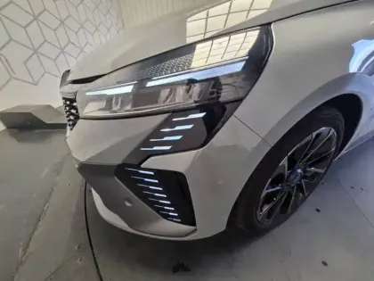 Photo 25 Renault Clio  E-Tech full hybrid 145