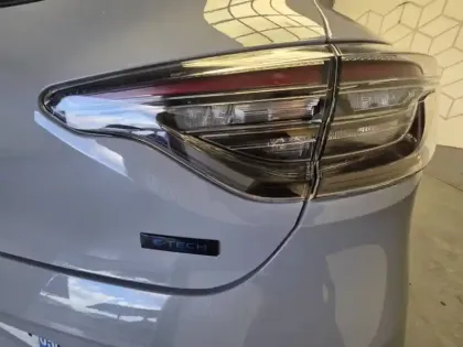 Photo 18 Renault Clio  E-Tech full hybrid 145