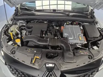 Photo 11 Renault Clio  E-Tech full hybrid 145